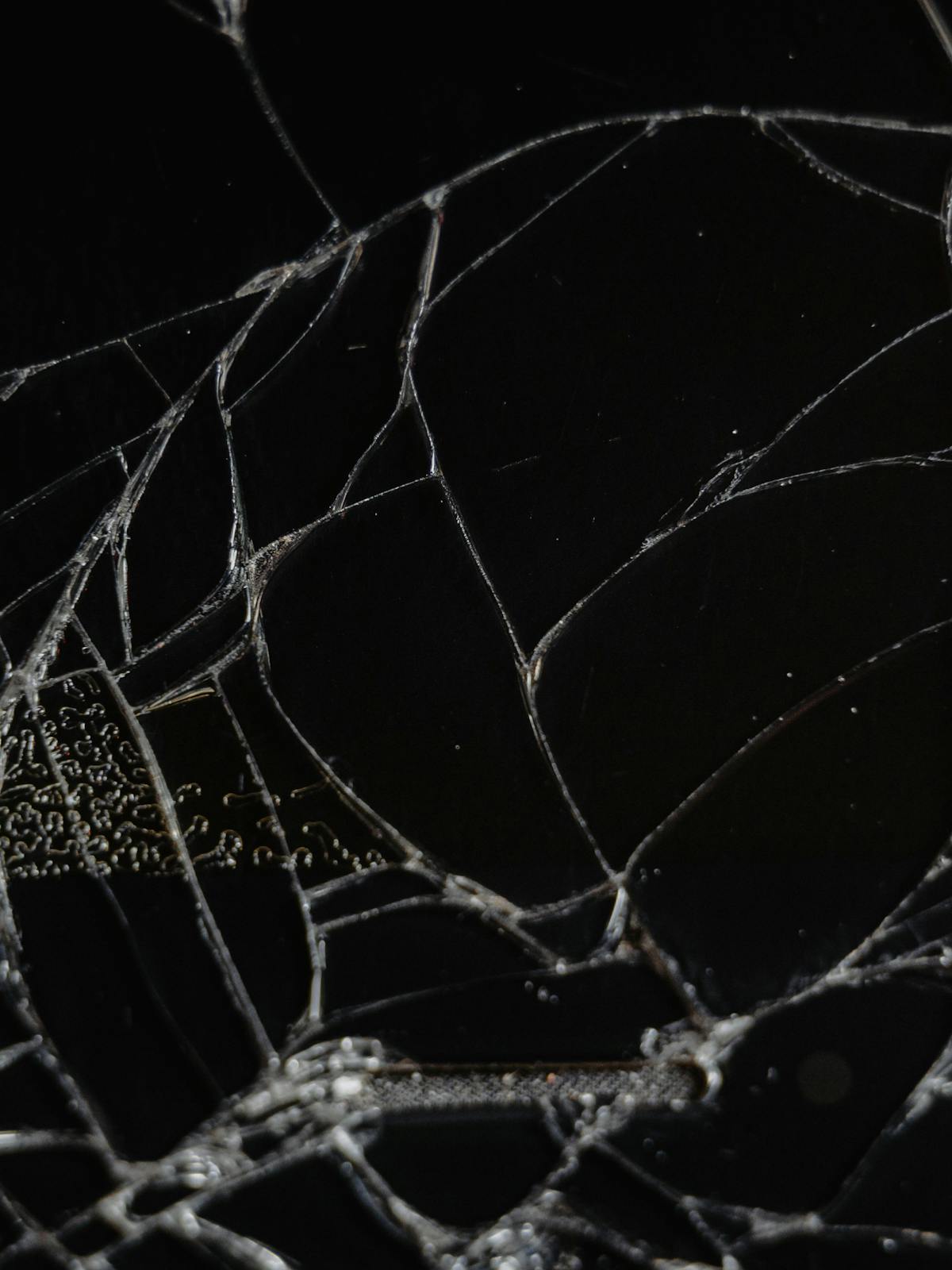 Circuit-board photo for a Qualcomm chipset report.